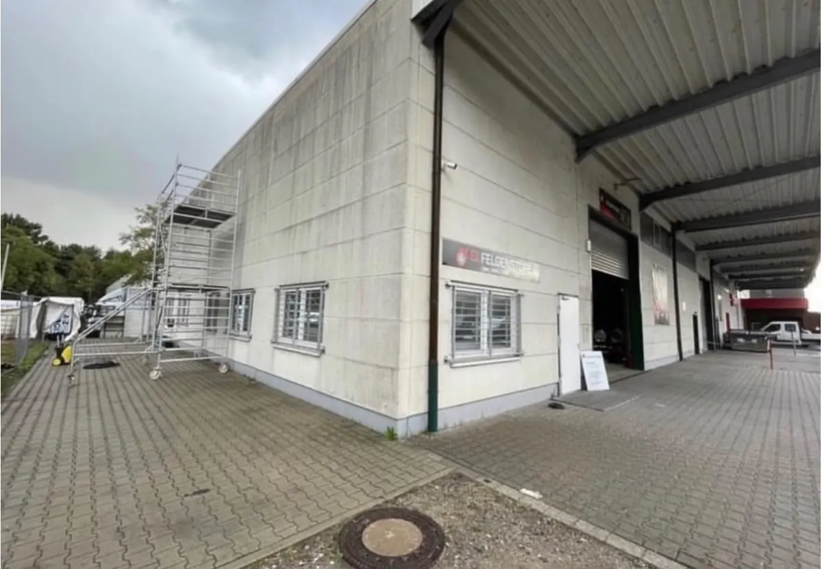 Gewerbehalle vorher